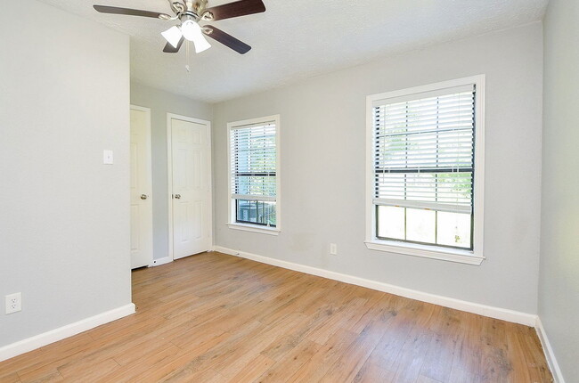 Building Photo - 5405 Southlea St