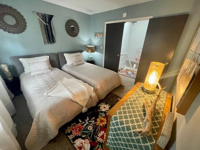 Building Photo - 50 Hubbard Ln