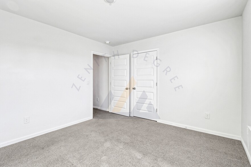 Building Photo - 120 Hiatus Ct