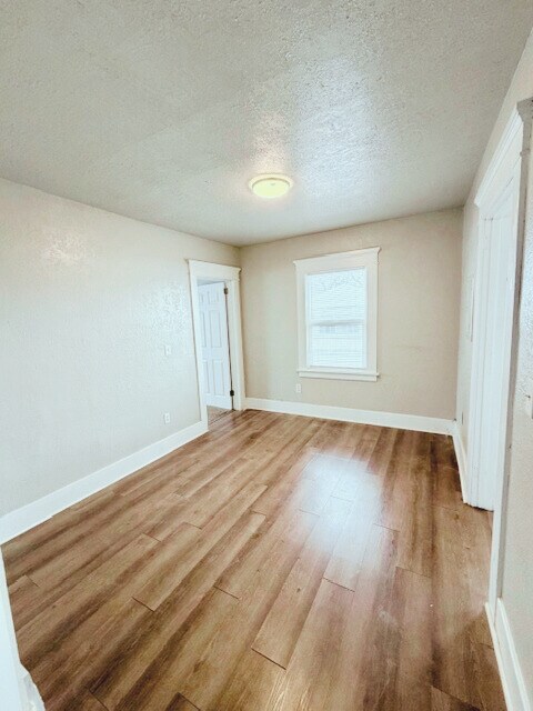 Building Photo - 1404 8th St