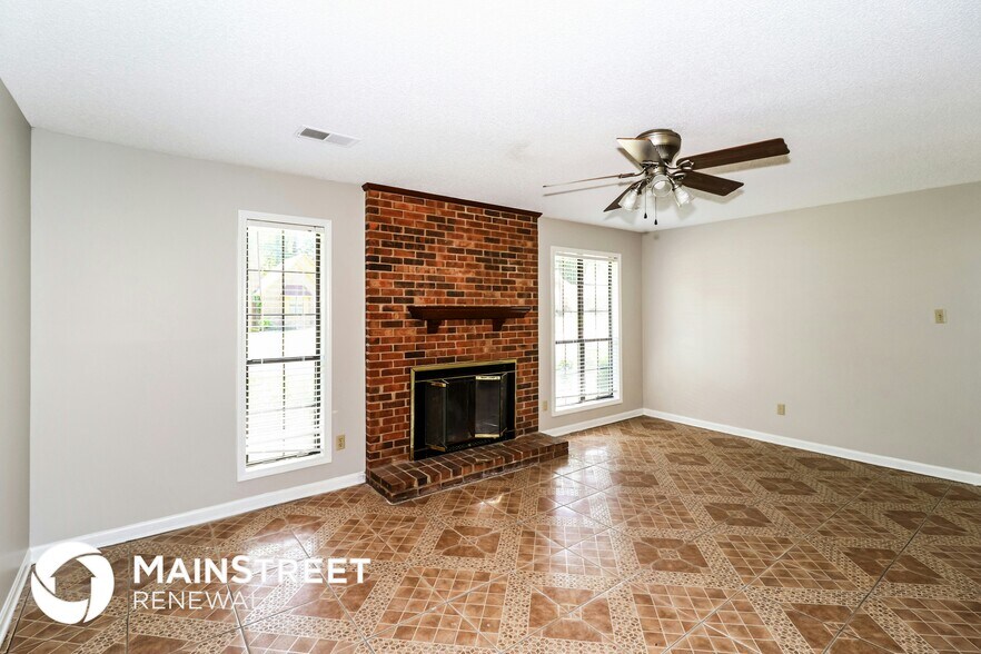 Building Photo - 4475 Window Dr