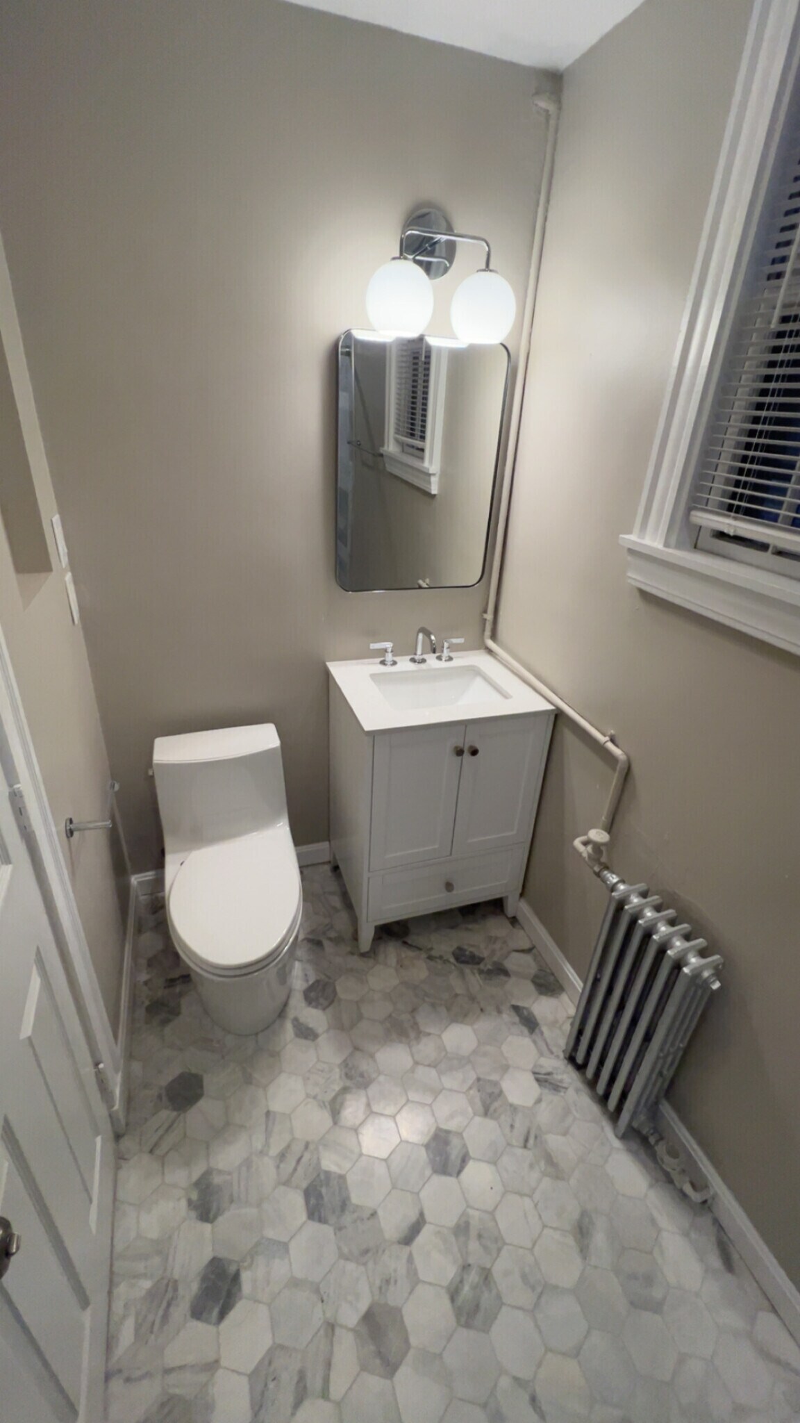 Building Photo - 82 Phillips St