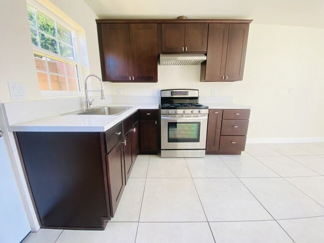 Building Photo - 2558 Lullaby Ln