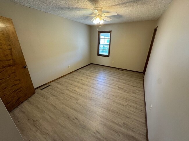 Building Photo - 1158 S Craig Ave