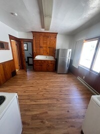 Building Photo - 810 Hess Ave