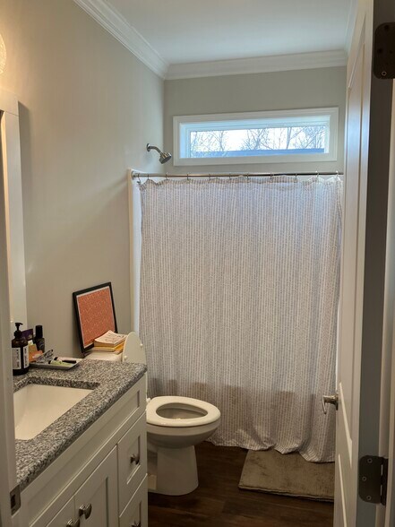 Building Photo - 407 6th St