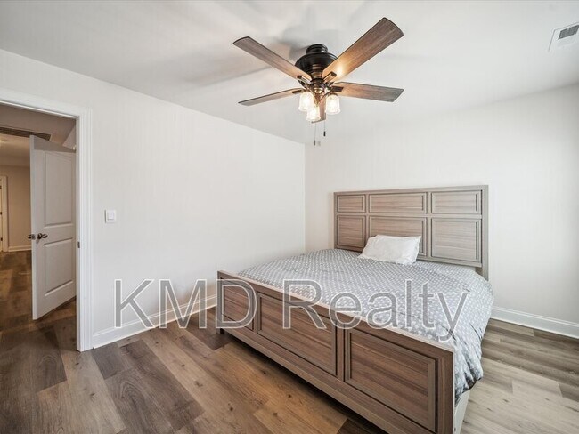 Building Photo - 6112 Willow Pin Ln