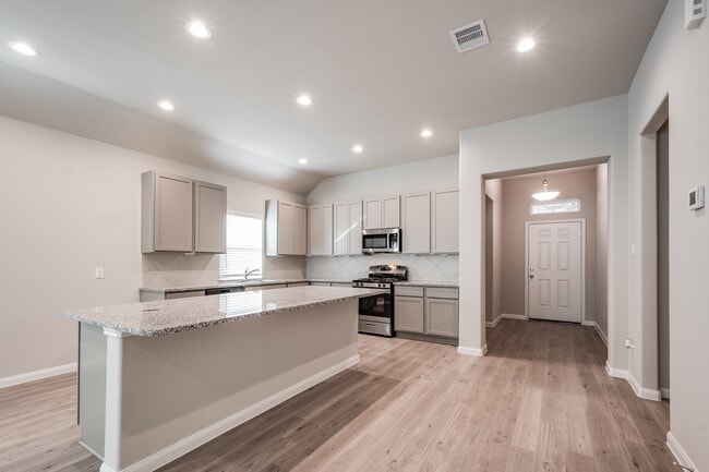 Building Photo - 3918 Sugardale St