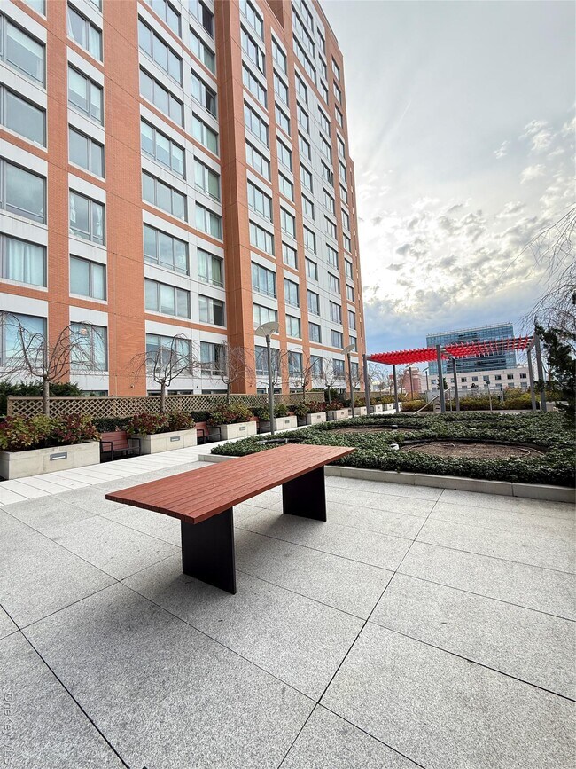 Building Photo - 138-35 39th Ave