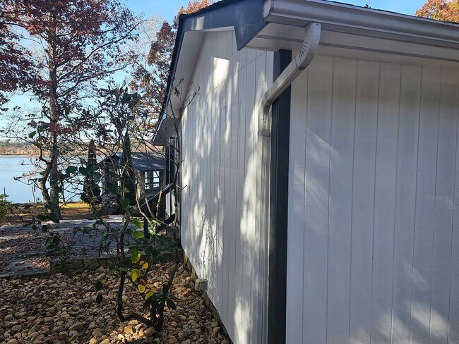 Building Photo - 7692 Windward Point Dr