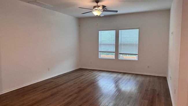Building Photo - 1205 Sweetspire St