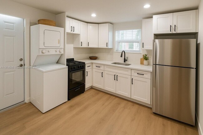 Building Photo - 817 Tyler St