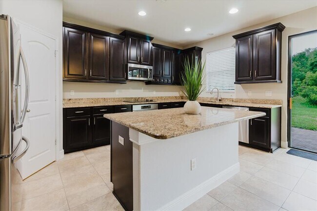 Building Photo - 1389 Heritage Landings Dr