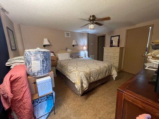 Building Photo - PRICE DROP!