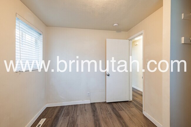 Building Photo - 224 W 400 N