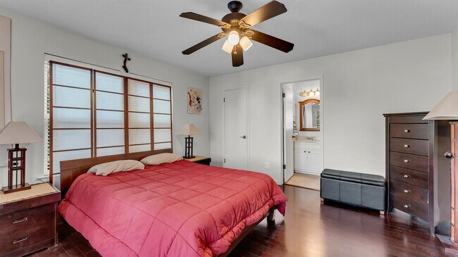 Building Photo - 708 Scarlet Sun