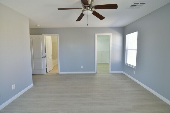 Building Photo - Spacious 4Bed/2Bath/2Car Home located in North Las Vegas w/ Pool!