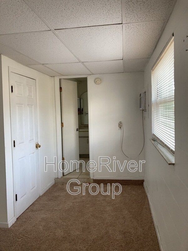 Building Photo - 3929 S Shade Ave