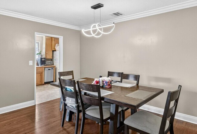 Building Photo - 3 Bed, 2 Bath home in quiet neighborhood