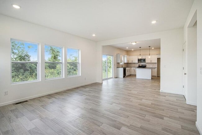 Building Photo - Four Bedroom House in Texas Township