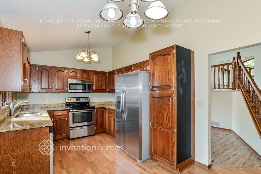 Building Photo - 1609 Lakewood Dr N