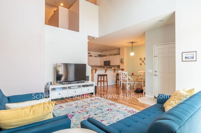 Building Photo - Beautiful 3 Bedroom, 2 Bath Townhouse with 2 car garage