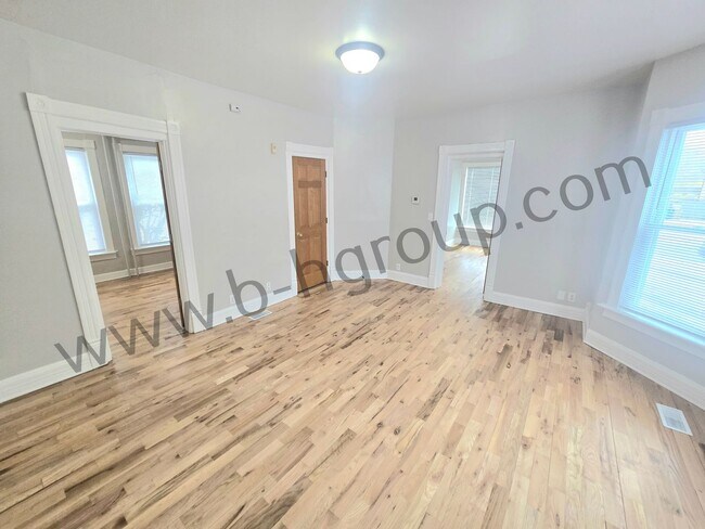 Building Photo - 1925 53rd St