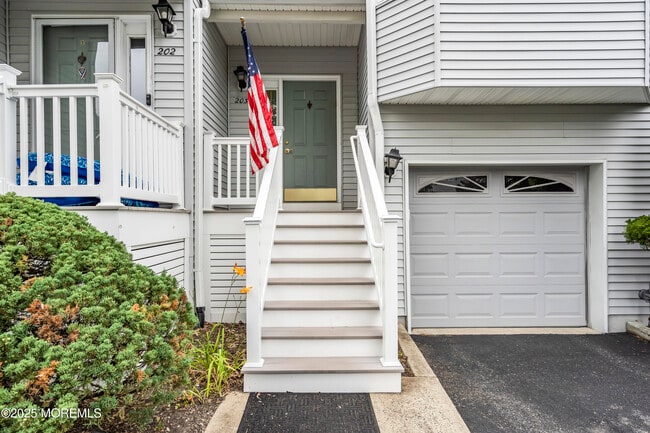 Building Photo - 203 Muskflower Ct