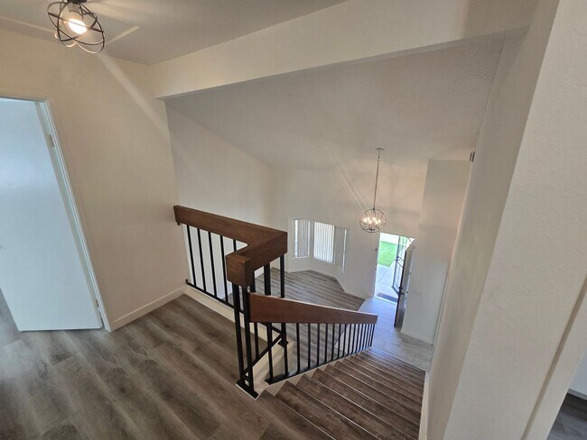 Building Photo - San Carlos - Cul-de-sac Location - Master ...