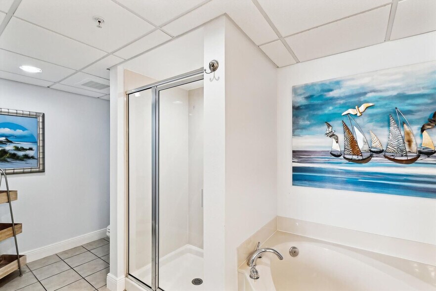 Building Photo - 14701 Front Beach Rd