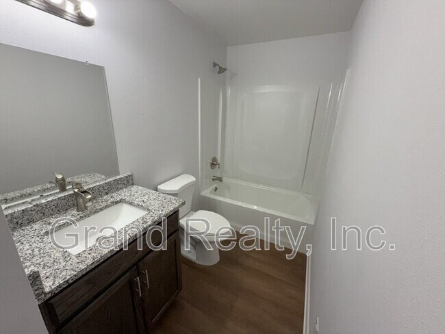 Building Photo - 6221 Fox Run St
