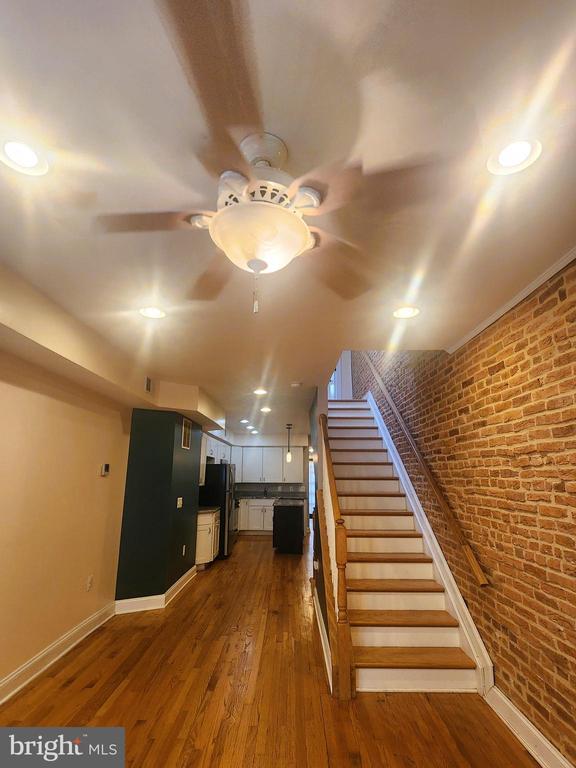 Building Photo - 432 E Clement St