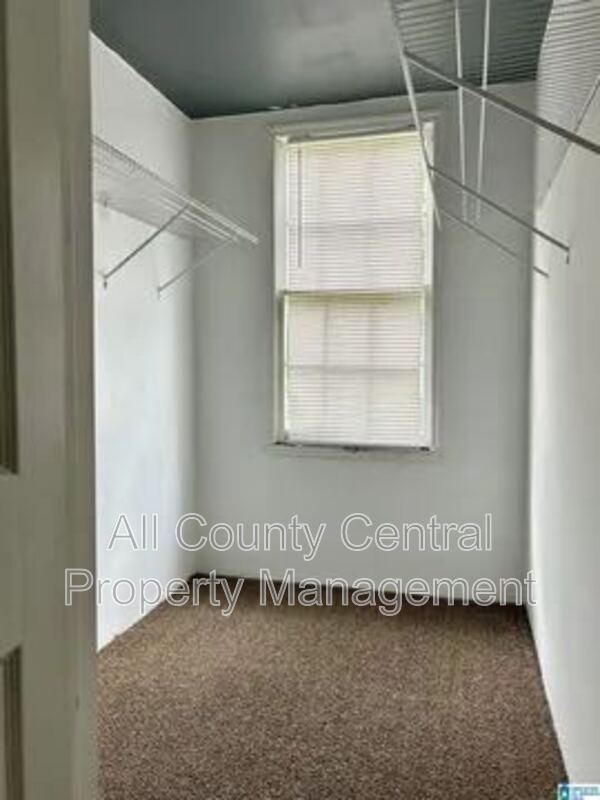 Building Photo - 5417 Holland Ave