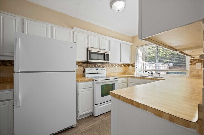 Building Photo - 2325 W Settler's Way