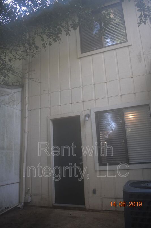 Building Photo - 1802 Falconcrest St