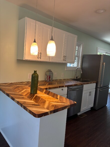 Building Photo - 1205 Crabtree Blvd