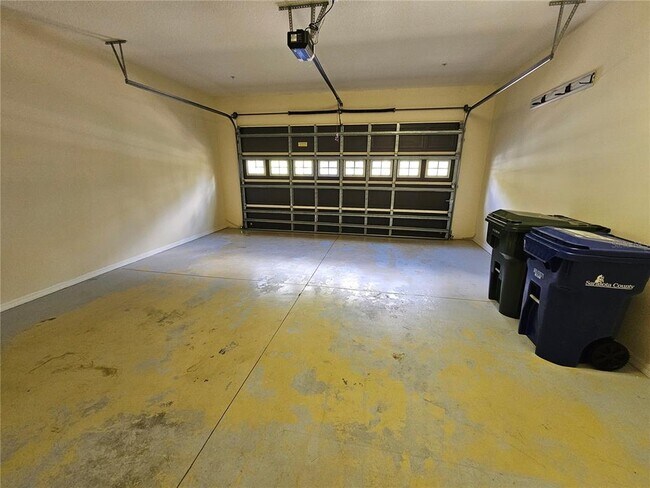 Building Photo - 3625 Square W Ln #4