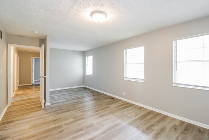 Building Photo - 7561 Tanglewood Ln