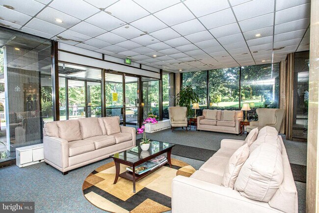 Building Photo - 4401 Roland Ave