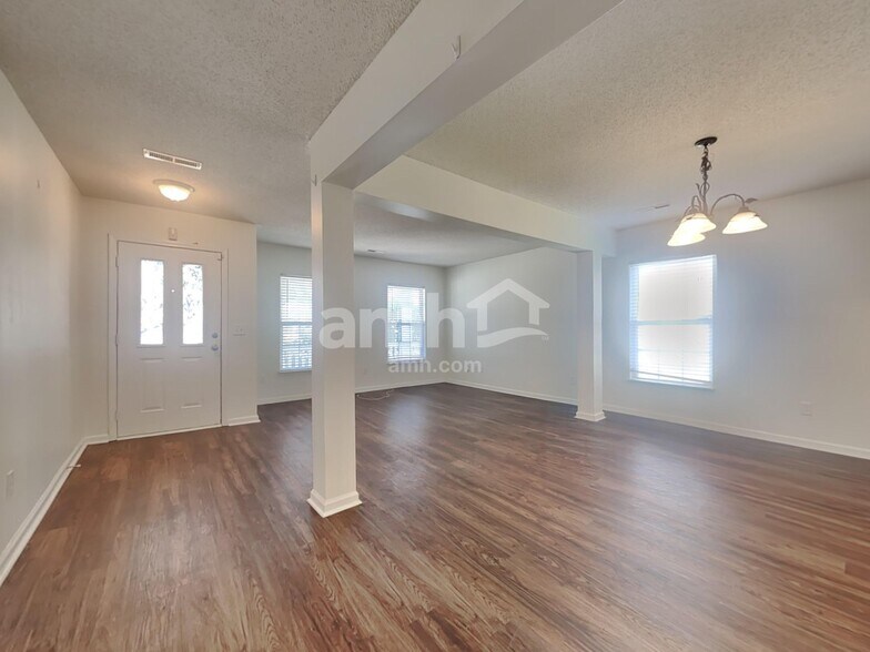 Building Photo - 4987 Harthill Ave