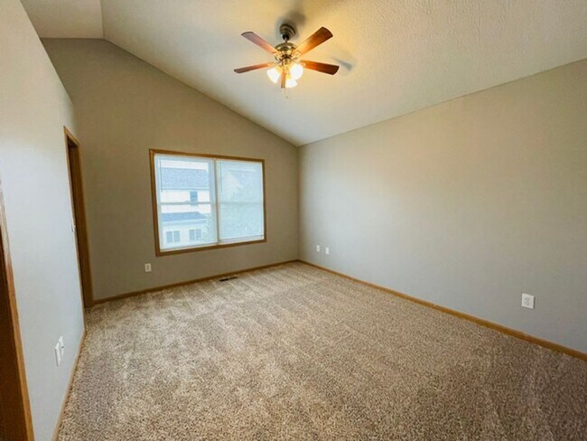 Building Photo - 8575 Fernbrook Dr