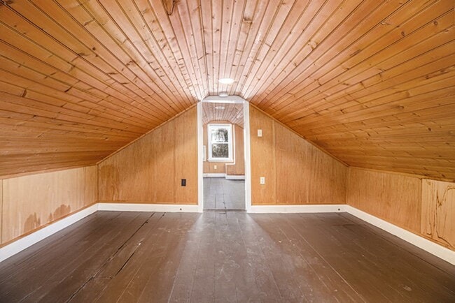 Building Photo - Charming 3-Bedroom Home in Quiet Neighborhood