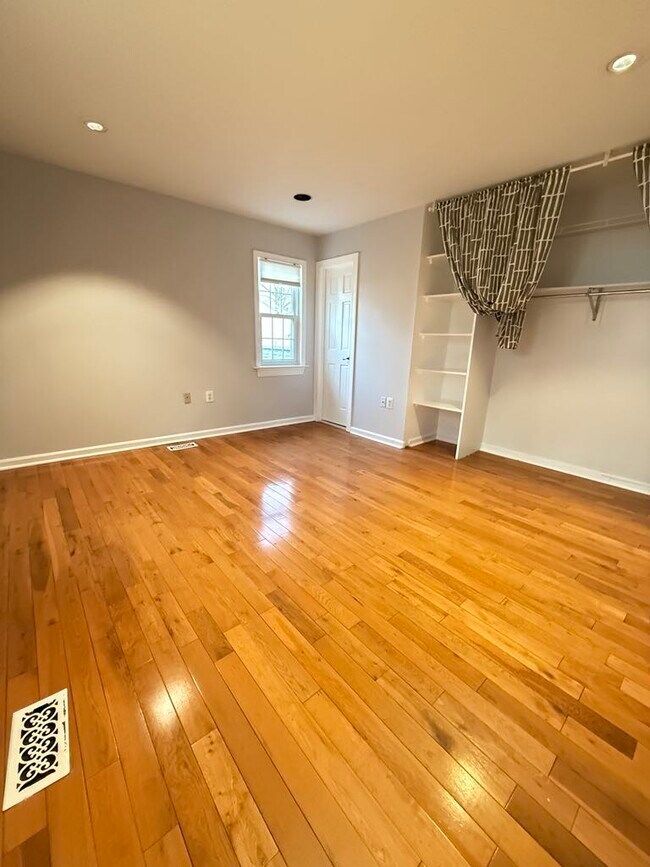 Building Photo - 10933 Adare Dr