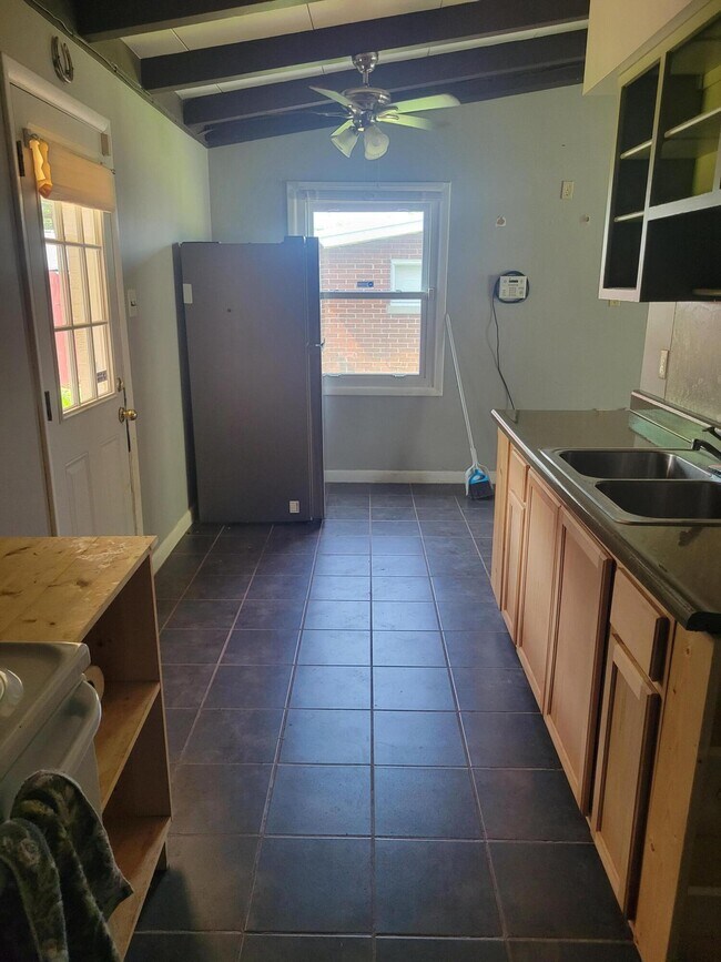 Building Photo - 1550 Bluebird Ln