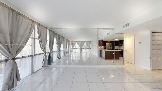 Building Photo - 1000 Parkview Dr