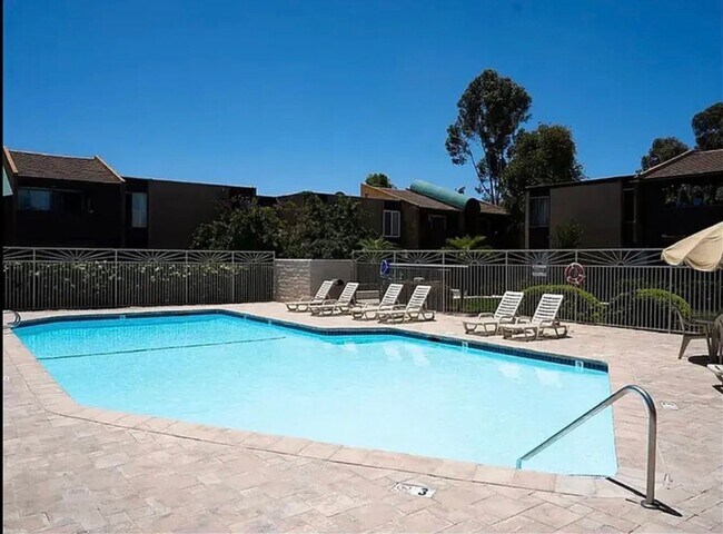 Building Photo - Stunning 2 bedroom, 1.5 bathrooms, 2 story townhouse for rent in Allure Condos in Serra Mesa!