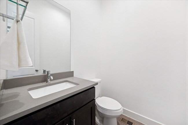 Building Photo - 2612 Bastrop St