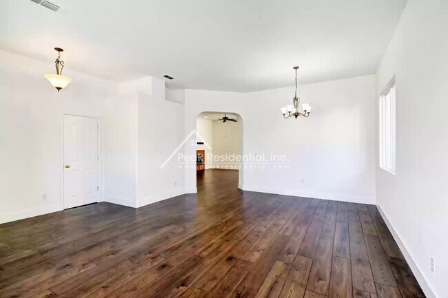 Building Photo - Wonderful 3bd/2ba Elk Grove Home with 2 Car Garage