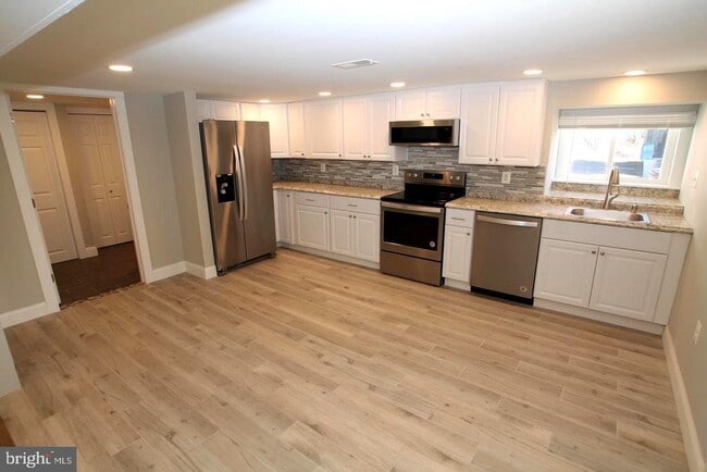 Building Photo - 538 Durham Rd