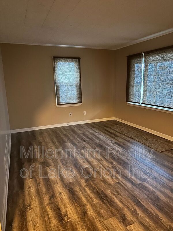 Building Photo - 6871 Continental Ave